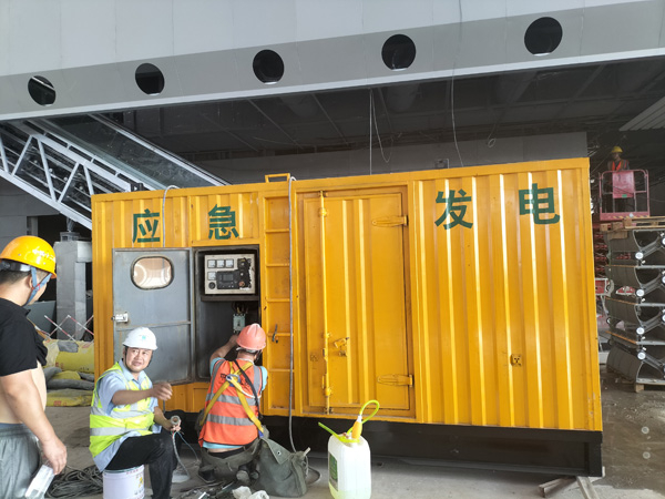 柳河怎样判断空气滤清器是否需要更换？